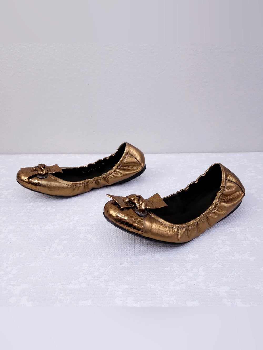 Stuart Weitzman Cap Toe Ballet Flats US 9 Metallic Gold Snake Embossed